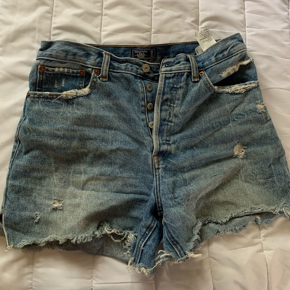 Abercrombie & Fitch high Rise 4 inch mom denim short